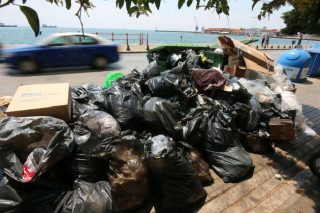 Καθαρίζει για τους ιδιώτες