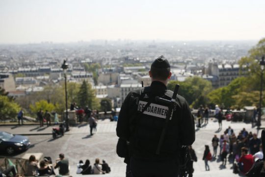 Τρομονόμος με περιορισμούς σε θεμελιώδη δικαιώματα