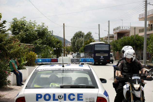 Αχαρνές: αστυνομική επιχείρηση σε καταυλισμό Ρομά
