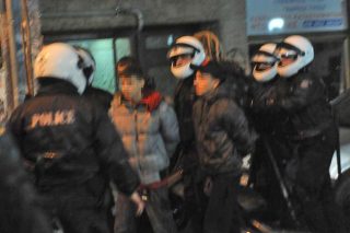 Ο «κουκουλονόμος» καταργήθηκε, η αυθαιρεσία μένει