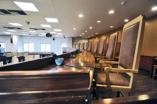 Ο κουκουλονόμος καταργήθηκε, οι ποινές μένουν;