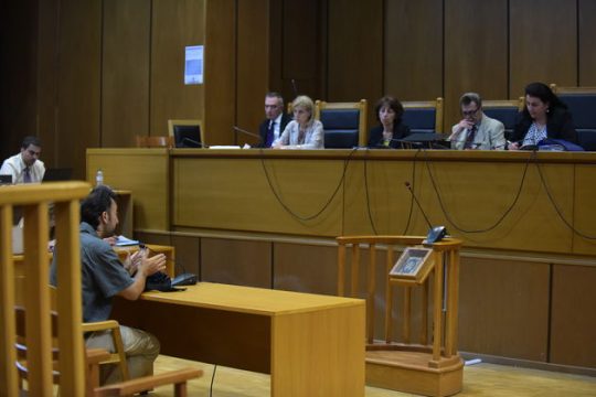 «Χτυπούσαν γυναίκες φωτορεπόρτερ με κλοτσιές και μπουνιές»