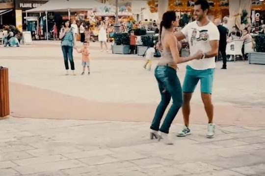 «Μία φυλή» από τον Δώρο Δημοσθένους