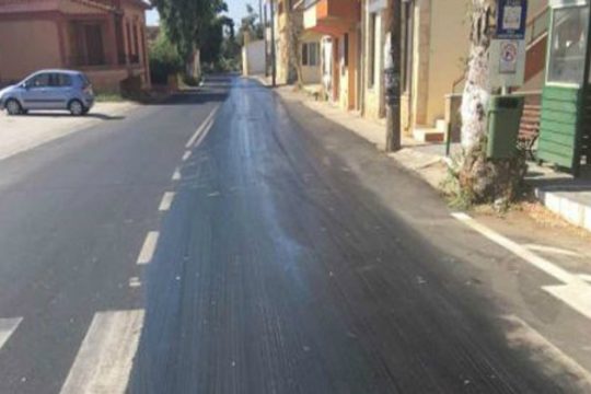 Ρέθυμνο: Έλιωσε δρόμος από τη ζέστη!