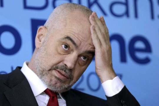 Νίκησε με… πολιτικό άστρο