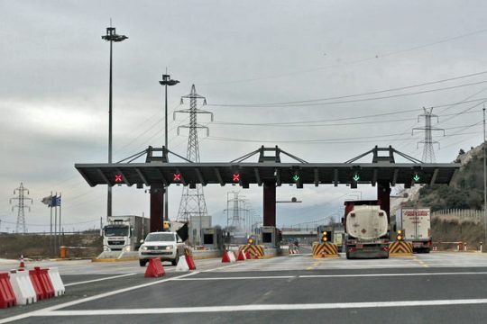 «Πλαγιομετωπική» για τα διόδια της Εγνατίας