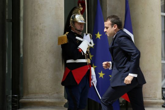 Δεύτερος γύρος με «προβολή» νίκης για το κόμμα του Μακρόν