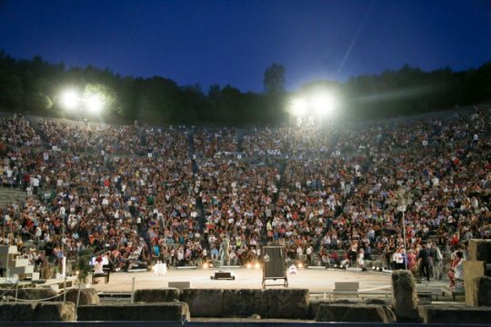 «Ναι» σε όλα τα σκηνικά