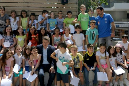 Ηράκλειο: Επίσκεψη σε μαθητές… πριν την σέντρα