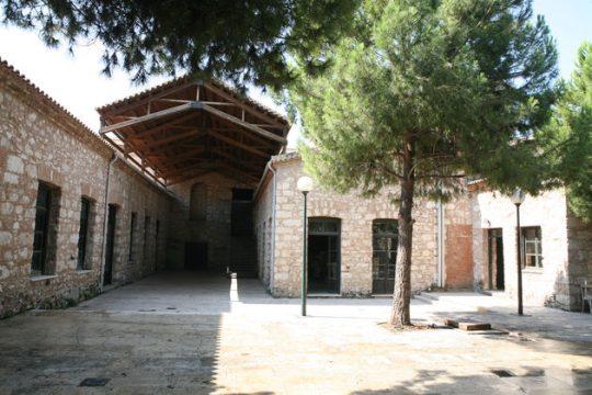 Ξυλοδαρμοί και συγγνώμες στο Εθνικό Θέατρο