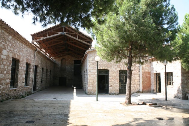 Ξυλοδαρμοί και συγγνώμες στο Εθνικό Θέατρο