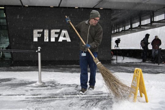 Συνέχεια της εποπτείας θέλουν FIFA – UEFA