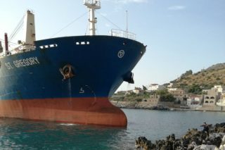 Συλλήψεις για την προσάραξη φορτηγού πλοίου στη Λακωνία