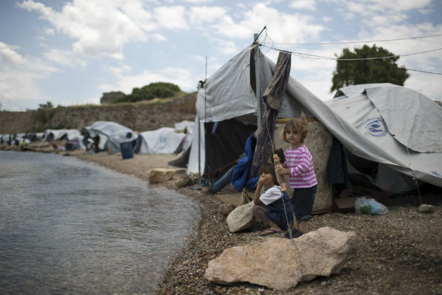 Μπλέξαν τα χαρτιά τους για τις επανενώσεις