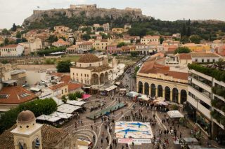 Ψηφιδωτό με 10.000 πλαστικά ποτήρια καφέ από την Greenpeace