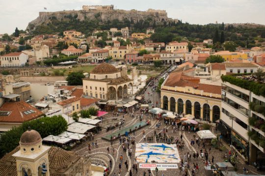 Ψηφιδωτό με 10.000 πλαστικά ποτήρια καφέ από την Greenpeace