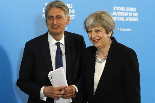 «Μαλακώνει» για το Brexit η Βρετανία, όρους θέτει η Ε.Ε.