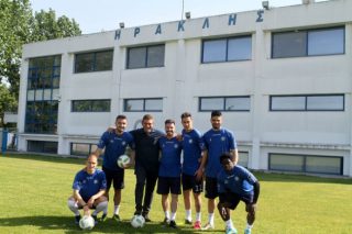 Εμειναν «τρεις και ο κούκος»