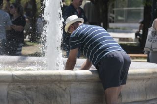 Καύσωνας ώς την Κυριακή