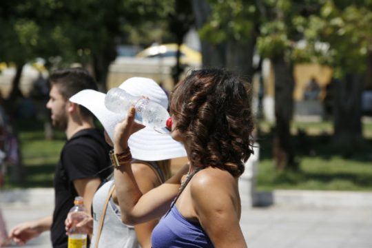 «Καμίνι» η χώρα έως την Κυριακή