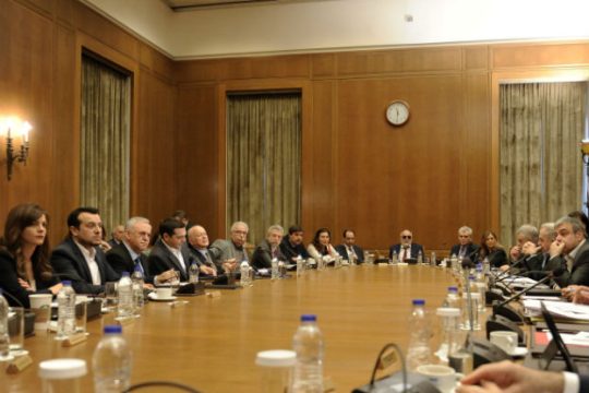 Ανάγκη για μεγάλες τομές