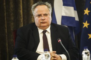 Και αναρμόδιος και επιθετικός