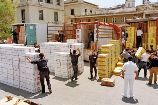 Νουάρ μυθιστόρημα με λαθραία τσιγάρα