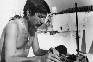 Οι φαν του Λέοναρντ Κοέν συρρέουν στην Υδρα