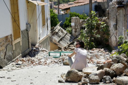 Απόγνωση στα ερείπια