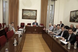 Πάνω απ’ όλα η υγεία της… τσέπης των ημετέρων