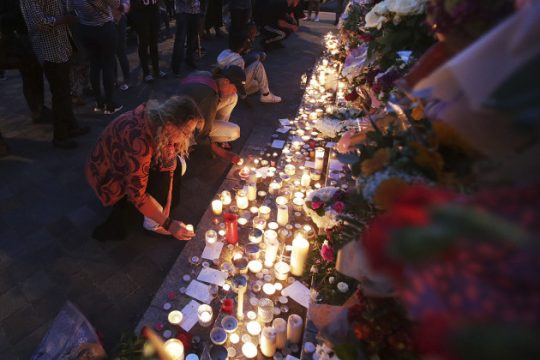 Ανεβαίνει ο αριθμός των θυμάτων της τραγωδίας στο Λονδίνο