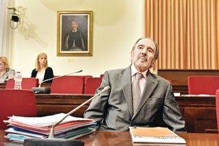 «Μόνο Καραμανλής, Τσίπρας δεν ζήτησαν ρουσφέτια»