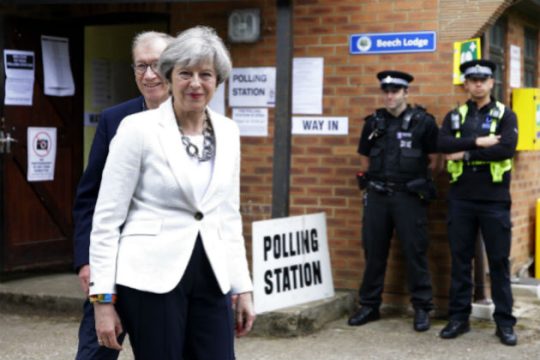 Κάλπες στη σκιά τρόμου και Brexit