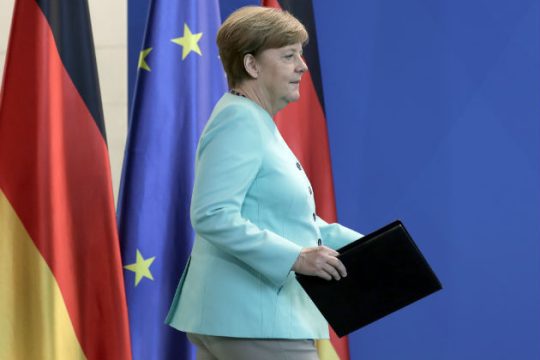 Μέρκελ: Να περιμένουν τις γερμανικές εκλογές Ε.Ε.-ΗΠΑ