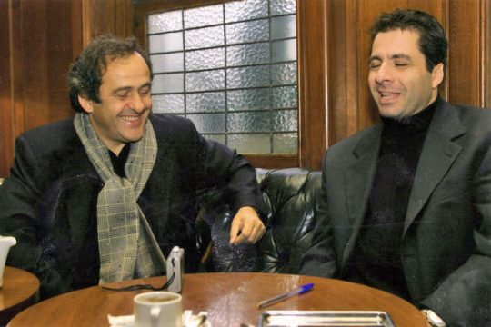 «Θηλυκά» που παίζουν τους άνδρες στα δάχτυλα