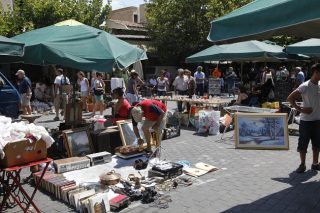 Αντί Ιστορίας, γουρούνι στο σακί