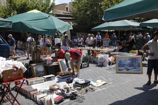 Αντί Ιστορίας, γουρούνι στο σακί