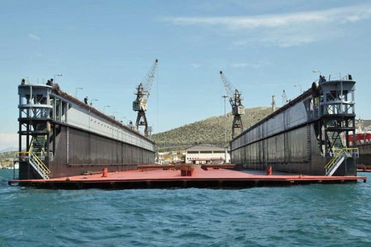 Πλωτή δεξαμενή στον Πειραιά