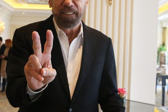 «Αγαπώ την Ελλάδα, εκτιμώ… τους Τραμπ»!