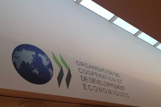 ΟΟΣΑ «αδειάζει» Σόιμπλε: κλειδί η ελάφρυνση του χρέους
