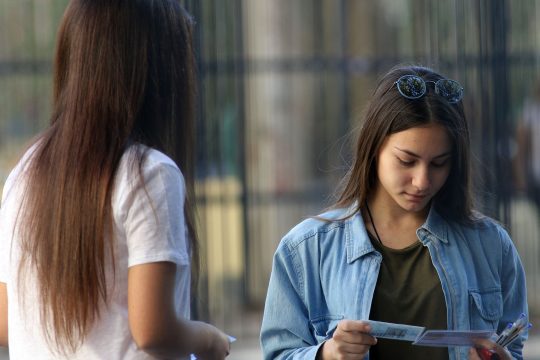 «Πρεμιέρα» πανελλαδικών εξετάσεων