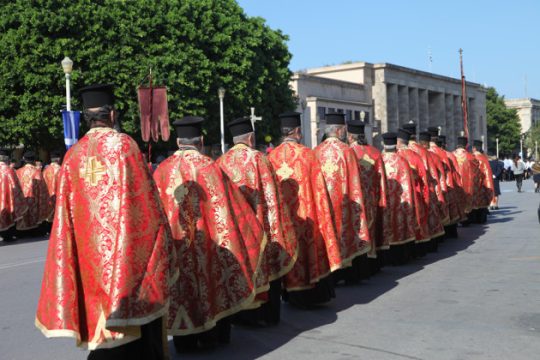 Γιατί δεν βάζουν κανέναν Μητροπολίτη ως κριτή στο The Voice;