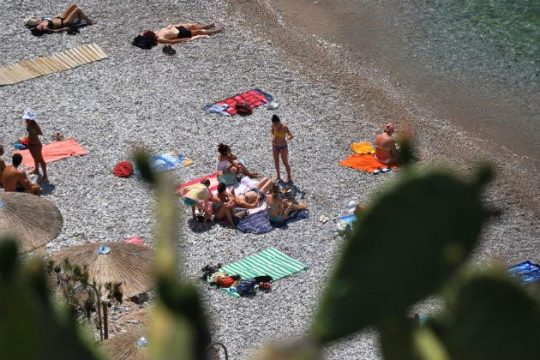 Στο «κόκκινο» ο υδράργυρος το Σαββατοκύριακο
