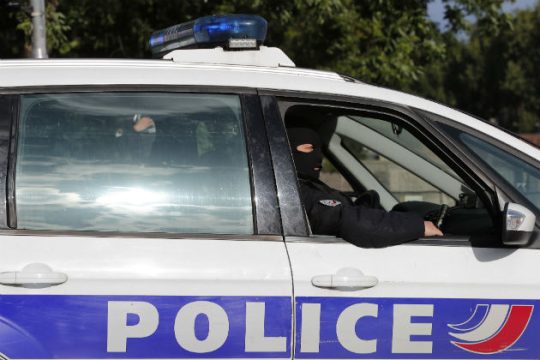 Απόπειρα επίθεσης με αυτοκίνητο σε τζαμί στη Γαλλία