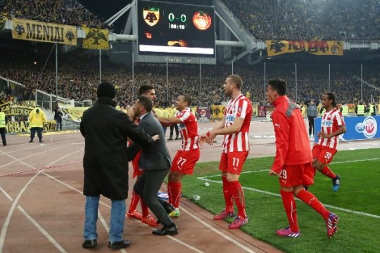 Φυλάκιση 8 μηνών σε Περέιρα – Κασάμι για τις χειρονομίες στους φιλάθλους της ΑΕΚ