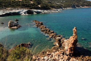 Στη θάλασσα από το μονοπάτι