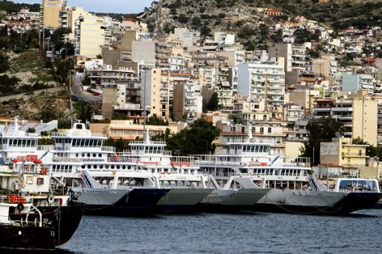 Να μην εργάζονται οι ναυτεργάτες σε μη κλιματιζόμενους χώρους
