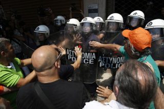 Ζητείται διέξοδος με δύο τροποποιήσεις