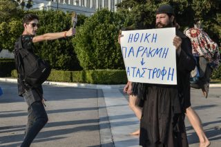 Πού να μπλέκει τώρα η Ν.Δ. με τους gay…