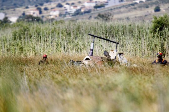 Δύο νεκροί από πτώση ψεκαστικού ελικοπτέρου στον Σχινιά